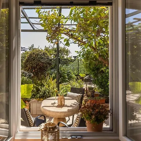 شقة Ivo's Garden Apartment, Near The Old Town