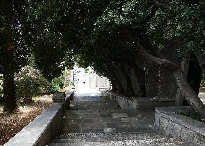 Apartmán Ivo's Garden Apartment, Near The Old Town *