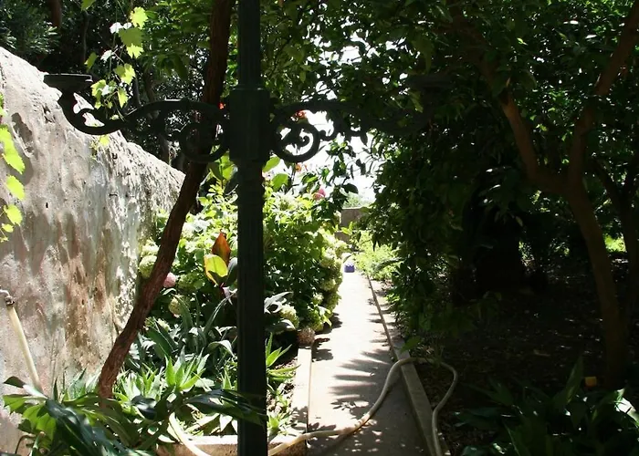 Ivo's Garden Apartment, Near The Old Town *