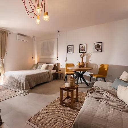 Ivo's Garden Apartment, Near The Old Town Apartment